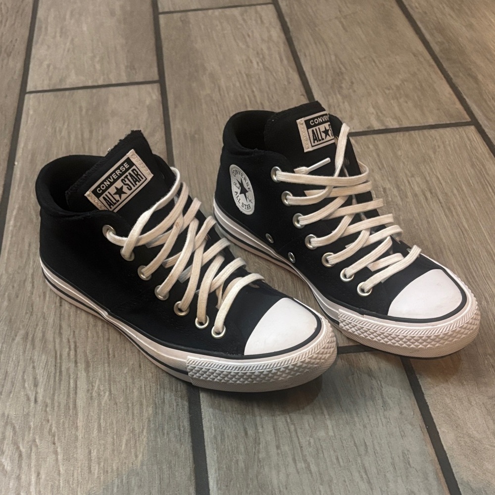 Converse Classic Black and White High-Tops padded Tongue